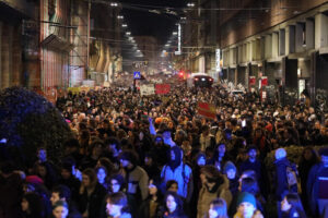 La manifestazione contro la violenza sulle donne organizzata da Non una di meno mercoledì 22 novembre a Bologna