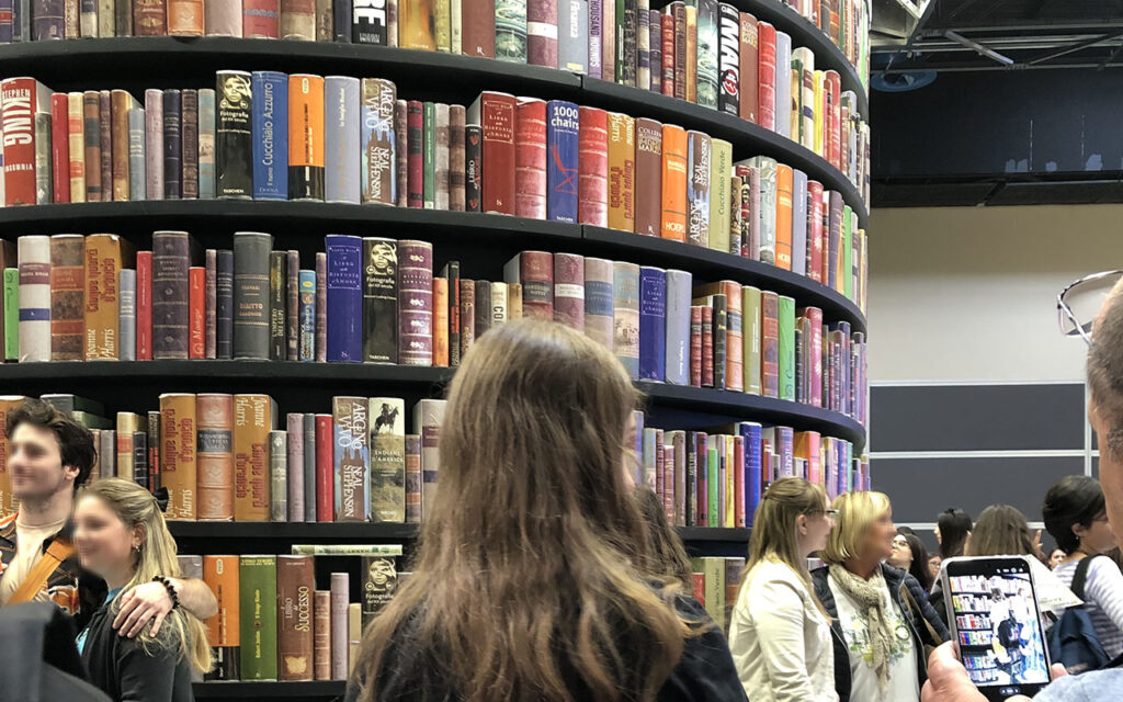 Salone del Libro 2025 colonna selfie